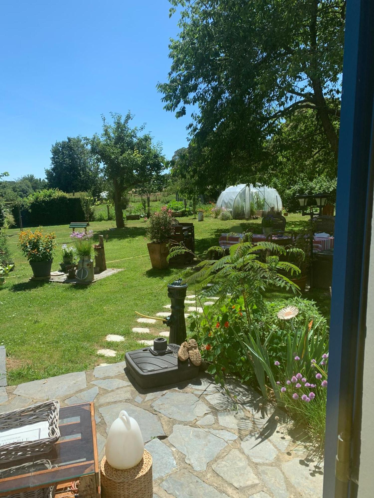 Maison Aux Volets Bleus Quévert エクステリア 写真